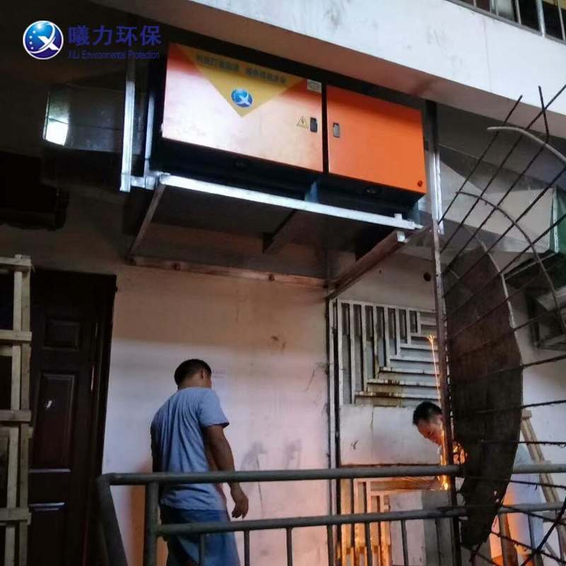 廚房油煙凈化設備不管針對餐館廚房還是飯店廚房、酒店廚房、學校食堂全是十分關鍵的